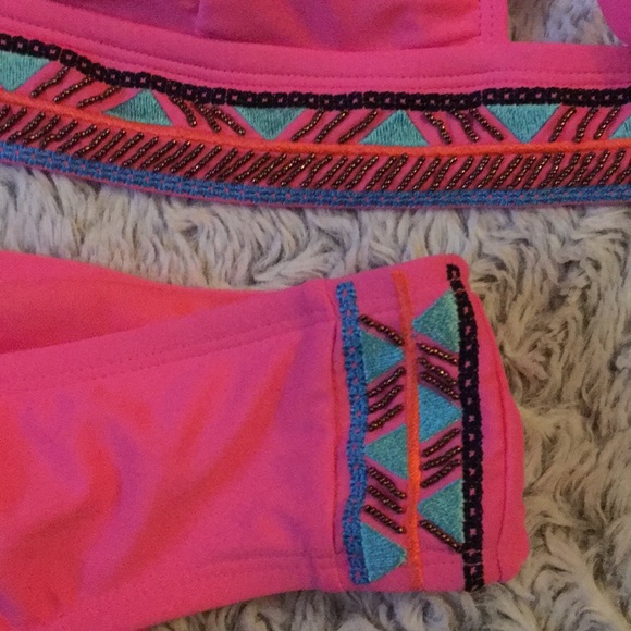 Hobie removable pads halter style bikini. - Picture 2 of 6